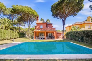 Chalet in Novo Sancti Petri. Una joya majestuosa entre pinares tu gran oasis familiar con pis