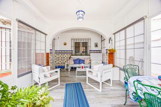 Xalet a Los Gallos. Extraordinario chalet urbano en chiclana de la frontera