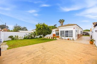 Chalet en Los Gallos. Magnífico chalet urbano en chiclana de la frontera!
