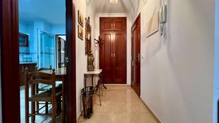 Pis  Calle venencia la. Amplio piso en planta baja junto al centro de chiclana  4 dormit