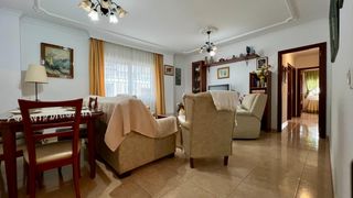 Pis  Calle venencia la. Amplio piso en planta baja junto al centro de chiclana  4 dormit