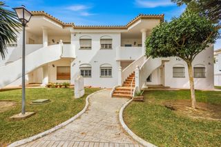 Apartment in Urbanizacion calle la morena 86. Encantador apartamento en chiclana de la frontera