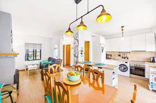 Apartamento en Los Gallos. Adosado en urbanización privada  perfecto para tu familia!