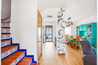 Piccolo appartamento in Los Gallos. Adosado en urbanización privada  perfecto para tu familia!