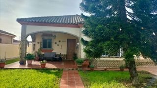 Xalet a Los Gallos. Magnífico chalet urbano en los gallos con 1000 m2 de parcela