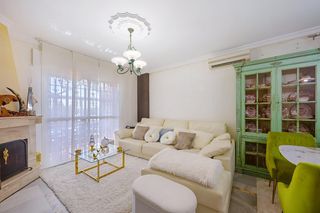 Casa adosada  Calle pinsapo. Casa unifamiliar con piscina, garaje y semisótano en chiclana