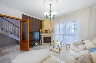 Maison jumelée  Calle pinsapo. Gran casa unifamiliar con piscina privada, 4 dormitorios y semis