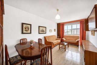 Etagenwohnung in Calle palomar 12. Oportunidad en chiclana piso de 92 m2 amueblado con patio privad