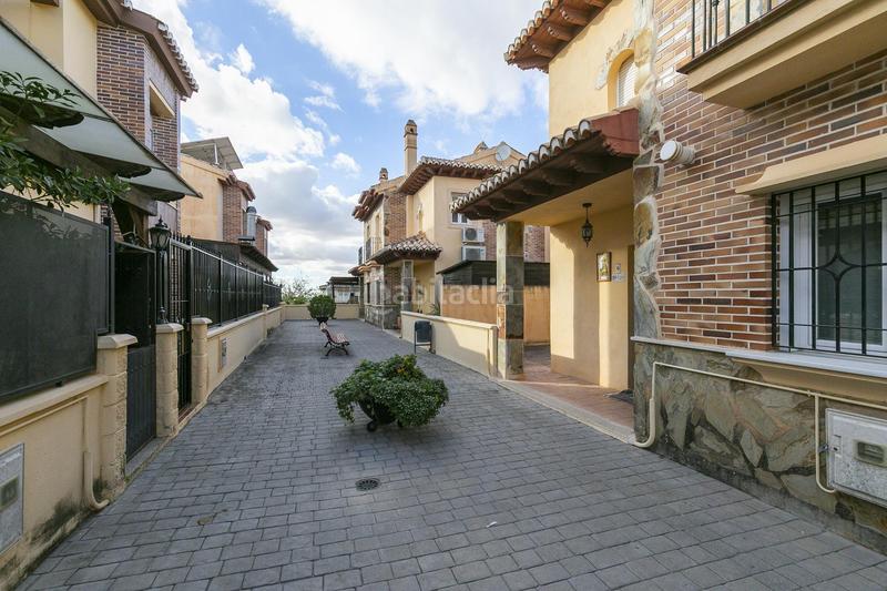 Foto 772c6103-e22c-4f3f-8167-f66a7629bce8. Casa aparellada amb aparcament piscina a Gójar