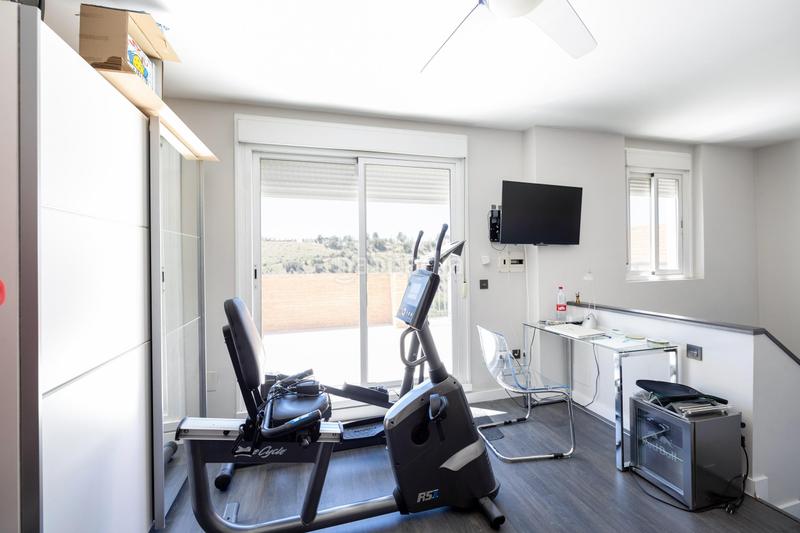 Foto 86cdb39e-fa1e-472c-8ad5-ad4a502df5a7. Reihenhaus mit heizung parking pool in Crta. De la Sierra Granada