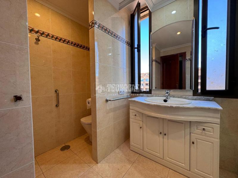 Foto 9d7bc5fb-2b7e-463e-af14-3605be25ca6a. Piso  en venta en Puerto Deportivo Fuengirola
