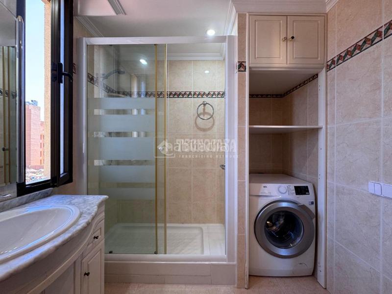 Foto f6fd86aa-cd72-4837-be06-5d57dcc6b2b0. Piso  en venta en Puerto Deportivo Fuengirola
