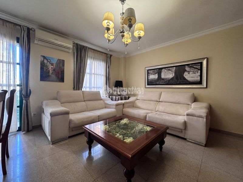 Foto 4bdcc327-2b19-461a-ad29-fe2a809082e8. Rent flat with parking in Centro ciudad Fuengirola