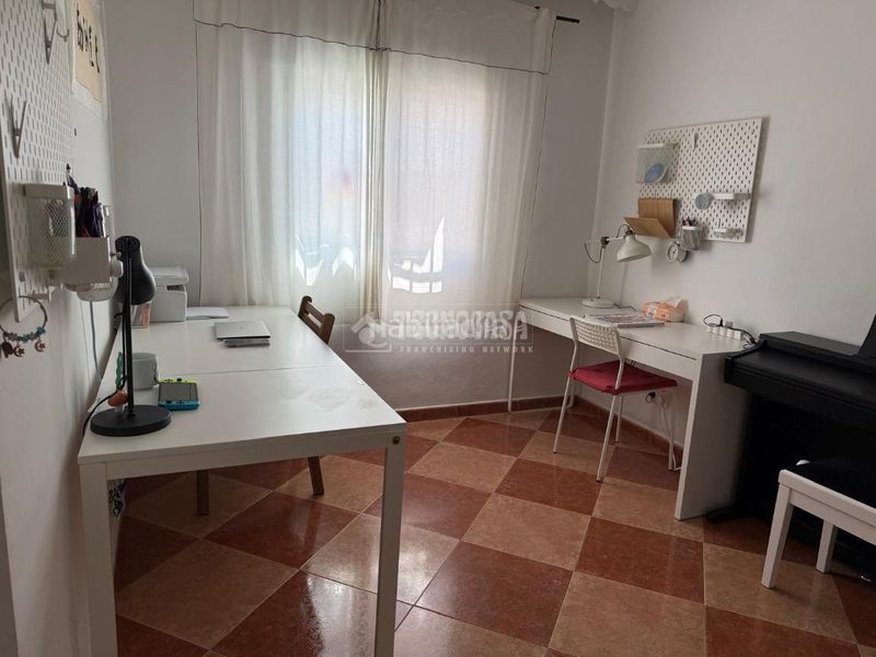 Foto 08e42c6a-c2d3-4602-b5f7-c4cb308dd852. Casa aparellada amb aparcament a Centro ciudad Fuengirola