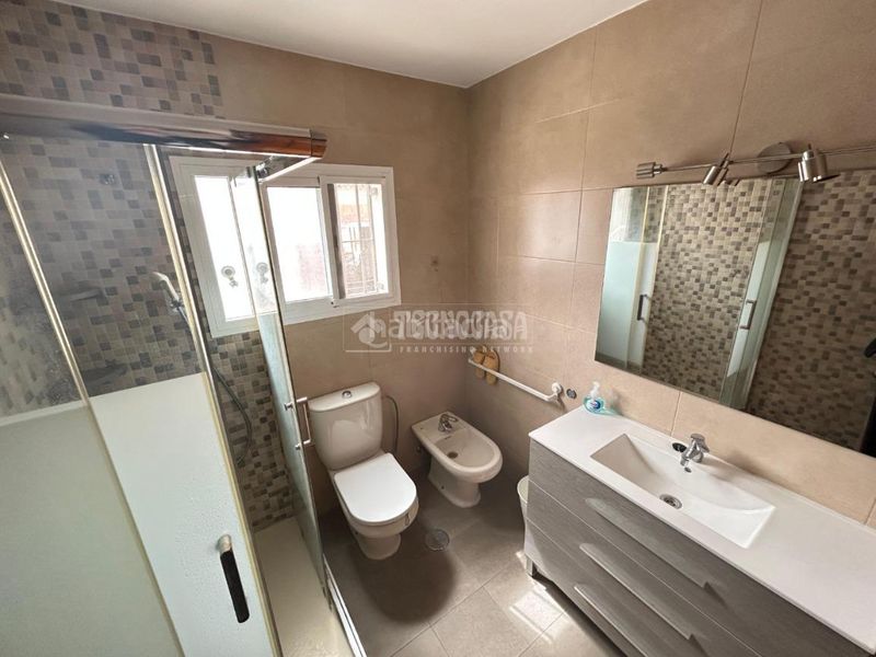 Foto 1be22a76-5932-4b3a-a956-d38291b2716b. Casa aparellada amb aparcament a Centro ciudad Fuengirola