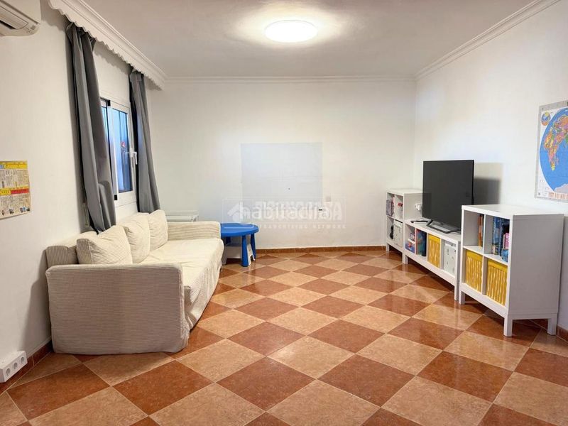 Foto 2f50ad85-fc24-4910-9d52-2655f31117e4. Casa aparellada amb aparcament a Centro ciudad Fuengirola