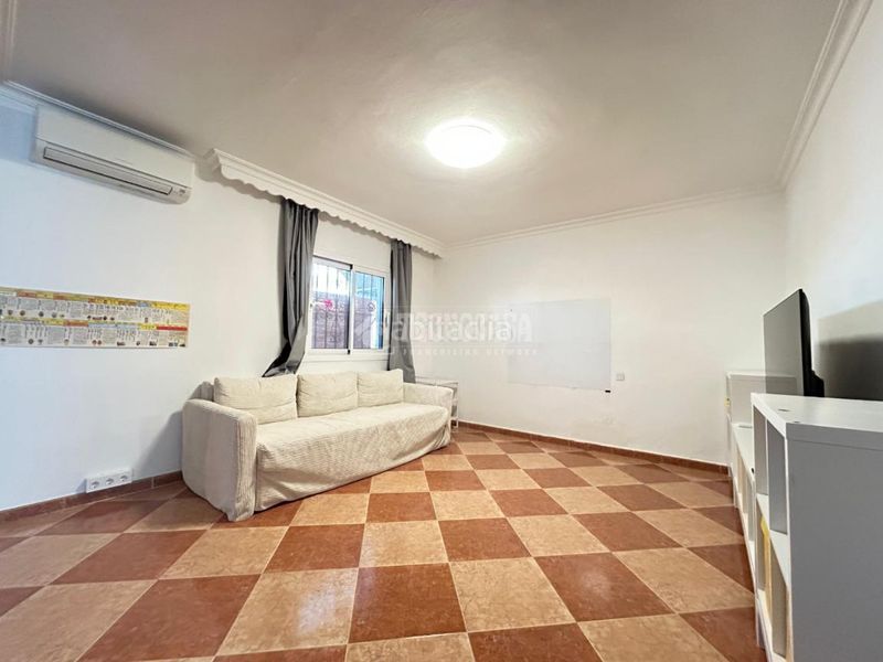 Foto 3fdae38e-af00-40d6-b91c-45745a3cb990. Casa aparellada amb aparcament a Centro ciudad Fuengirola