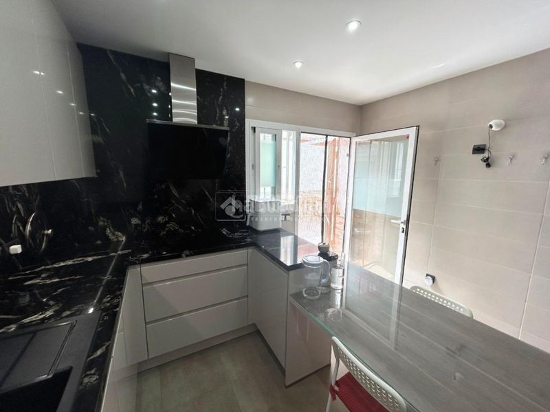 Foto 4bd5e71c-0690-403e-bff2-5ae8f46dc8c0. Casa aparellada amb aparcament a Centro ciudad Fuengirola