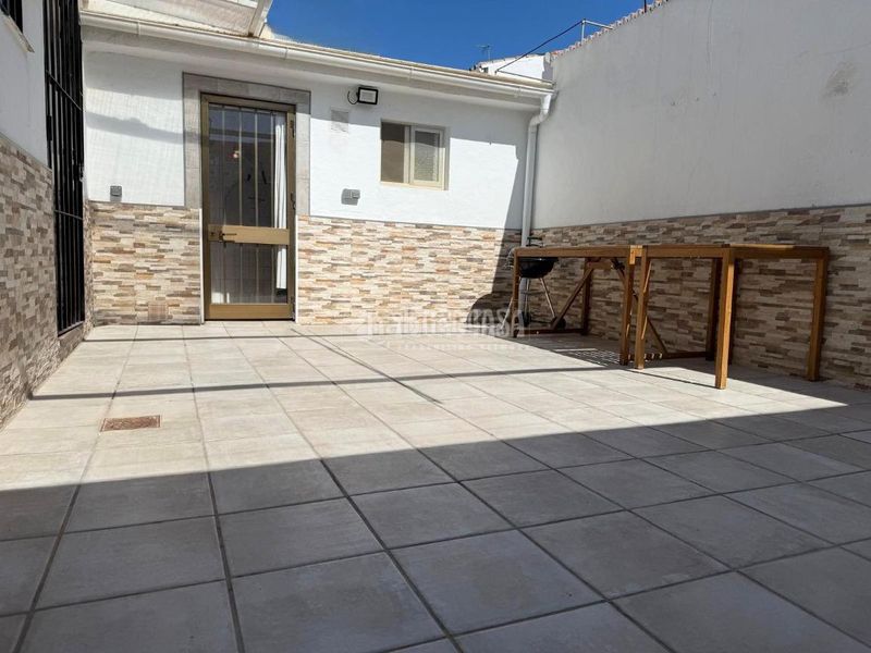 Foto 4ffcaf03-39e8-4ec1-99f9-743875370892. Casa aparellada amb aparcament a Centro ciudad Fuengirola