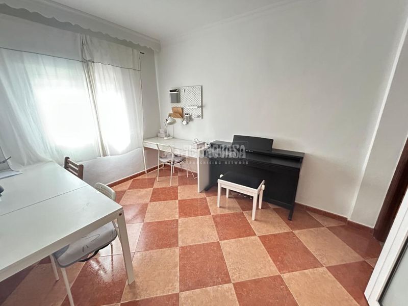 Foto 6a769973-e171-4947-8d8b-b6c82d64c42e. Casa aparellada amb aparcament a Centro ciudad Fuengirola