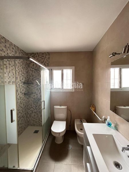 Foto 8a4b604a-55ce-4b88-8014-1dc993ea08cf. Casa aparellada amb aparcament a Centro ciudad Fuengirola