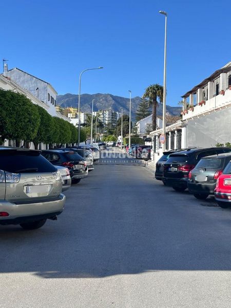 Foto ae302e90-a427-4dc1-900d-d687da40f509. Casa aparellada amb aparcament a Centro ciudad Fuengirola