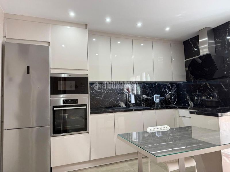 Foto d1ecce20-2b53-4bb0-898d-d19b92efbaac. Casa aparellada amb aparcament a Centro ciudad Fuengirola