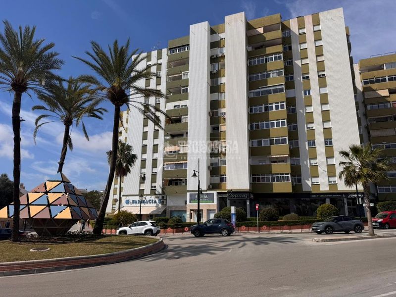 Foto f60a9176-b03c-4843-a316-43f42ef345fd. Casa aparellada amb aparcament a Centro ciudad Fuengirola