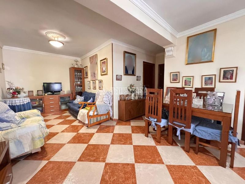 Foto 87136b04-7d5b-4527-9e26-607bed562900. Casa amb aparcament a Los Pacos Fuengirola