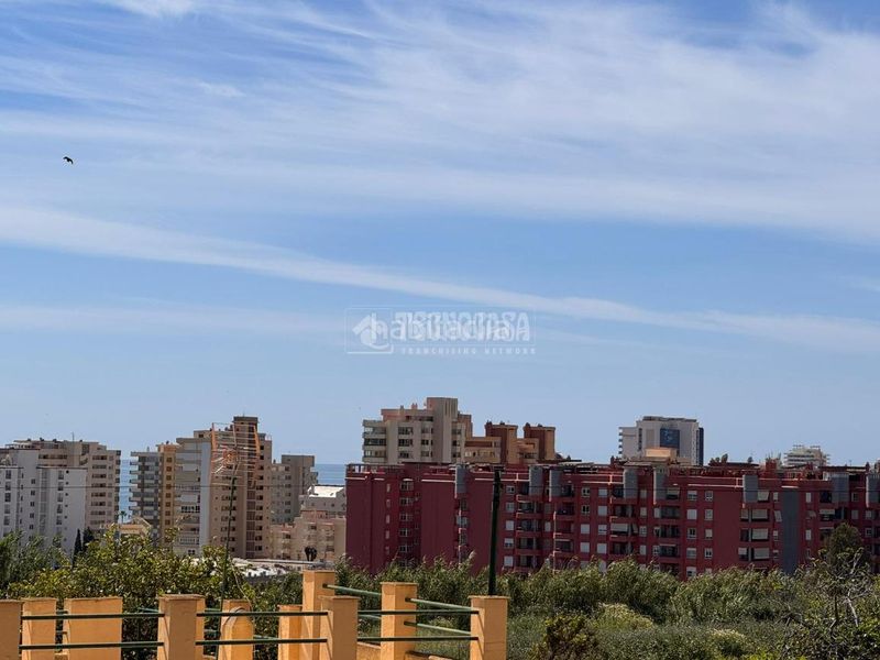 Foto a43709f1-a8d2-4e8f-a562-b470fbf6037b. Casa amb aparcament a Los Pacos Fuengirola