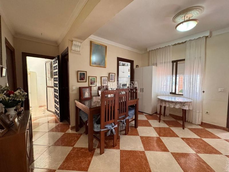 Foto b724523b-243a-4ba7-abf6-a222623d0259. Casa amb aparcament a Los Pacos Fuengirola