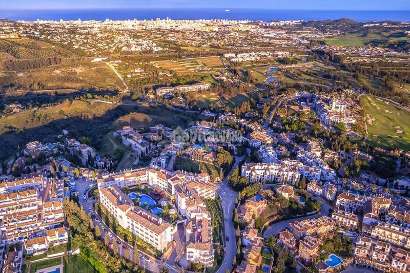 Foto 61463949-46d7-4a7e-ba31-75dde20df6ff. Casa aparellada amb aparcament piscina a Mijas golf Mijas