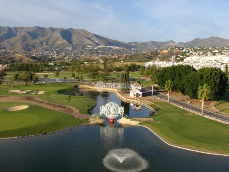 Foto a117c5d2-534d-47c2-b25e-3b395d841e5a. Casa aparellada amb aparcament piscina a Mijas golf Mijas