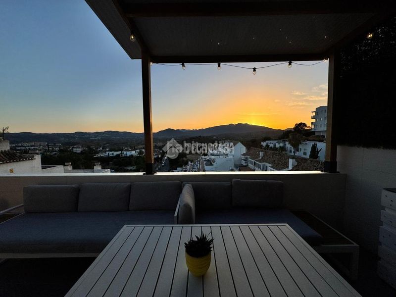 Foto a8be5bb1-b1f2-49f5-9ddf-ff318dd8af27. Casa aparellada amb aparcament piscina a Mijas golf Mijas