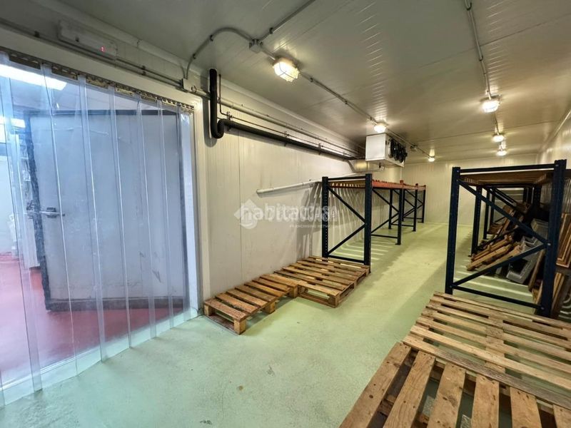Foto fe3f27bc-1e8a-4d0e-a15e-8e120c94002e. Local comercial a Centro ciudad Fuengirola