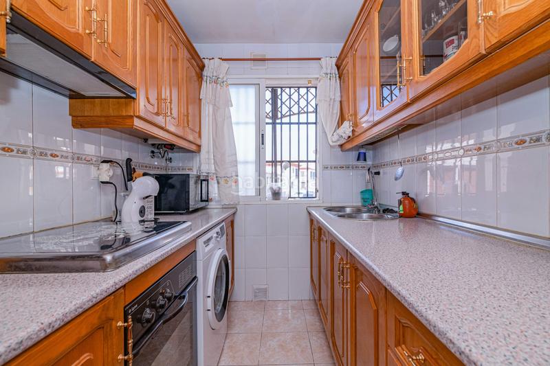 Foto 35279acb-1cf7-4729-9de7-ac55bb170016. Piso en calle camino de los ogijares 1 piso en urbanización privada con piscina terraza y vistas despejadas en Zubia (La)