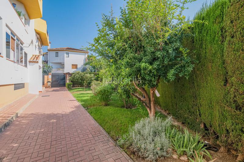 Foto 76dd0753-5429-48cf-8c9b-265ea2bdacf4. Piso en calle camino de los ogijares 1 piso en urbanización privada con piscina terraza y vistas despejadas en Zubia (La)