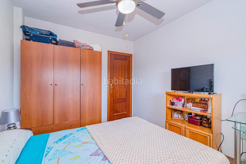 Foto 7b44bbbf-70cb-48e4-8659-3553d731f765. Piso en calle camino de los ogijares 1 piso en urbanización privada con piscina terraza y vistas despejadas en Zubia (La)