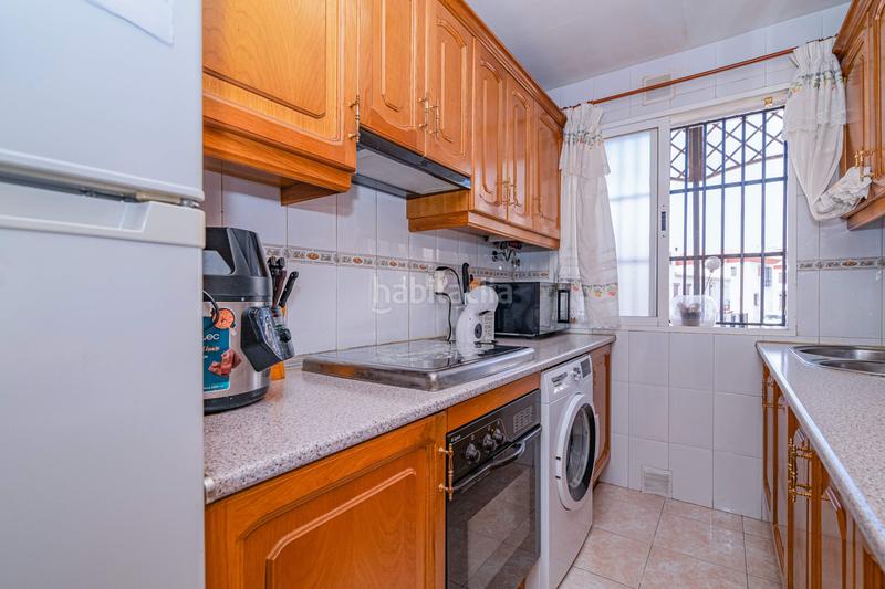 Foto b4ebd7b4-ee56-4261-952f-d2998adfedf5. Piso en calle camino de los ogijares 1 piso en urbanización privada con piscina terraza y vistas despejadas en Zubia (La)
