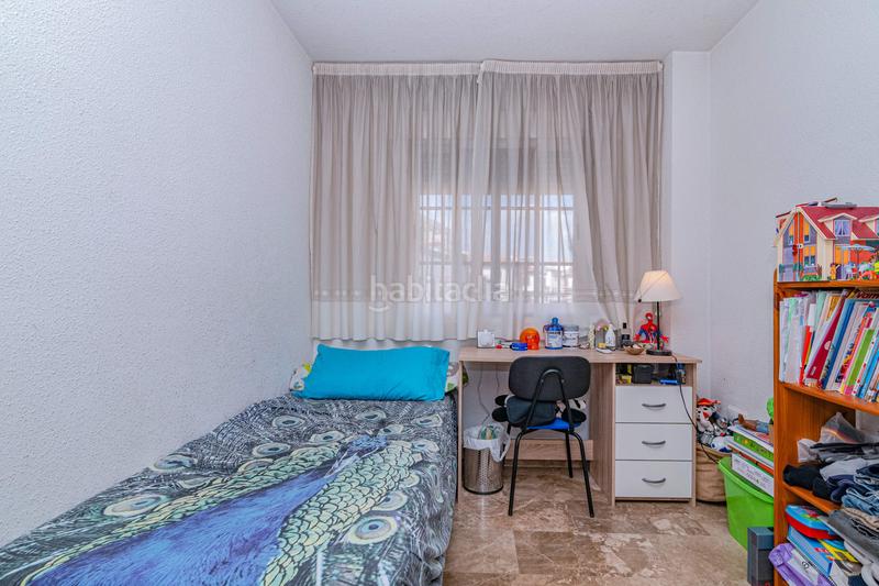 Foto c0f79410-a9c7-4e93-87ee-cede0c1cae56. Piso en calle camino de los ogijares 1 piso en urbanización privada con piscina terraza y vistas despejadas en Zubia (La)