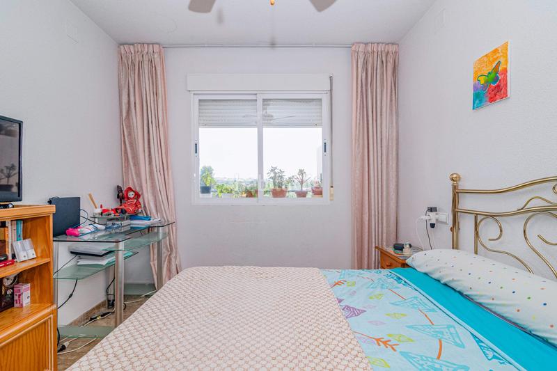 Foto d8b093bd-7f40-430e-bed1-c7c163ef85e7. Piso en calle camino de los ogijares 1 piso en urbanización privada con piscina terraza y vistas despejadas en Zubia (La)