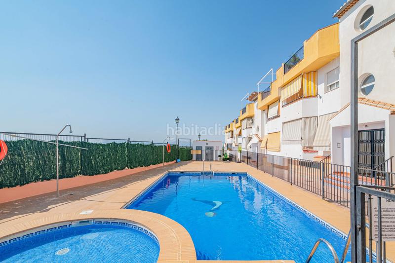 Foto f3fdb5cb-c352-4102-b5d6-9343a1a52c4d. Piso en calle camino de los ogijares 1 piso en urbanización privada con piscina terraza y vistas despejadas en Zubia (La)