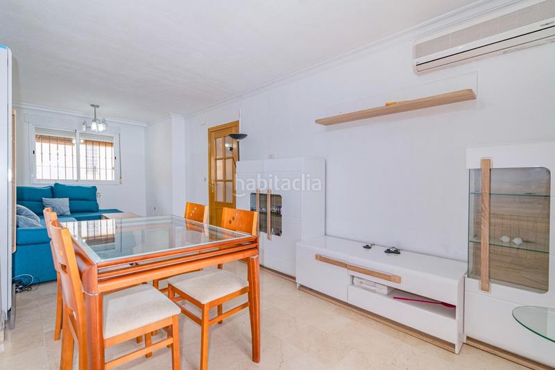 Foto 2f2c85fb-6e31-46e9-9125-db6b9600c658. Casa adosada bonita adosada en esquina en la zubia en Zubia (La)