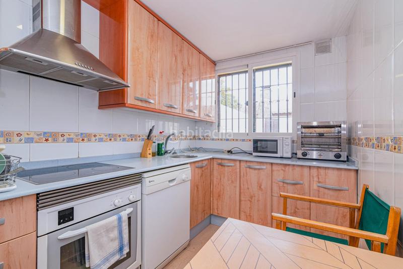 Foto 4146b6bd-e135-46c7-9b5a-be7b523a91cb. Casa adosada bonita adosada en esquina en la zubia en Zubia (La)