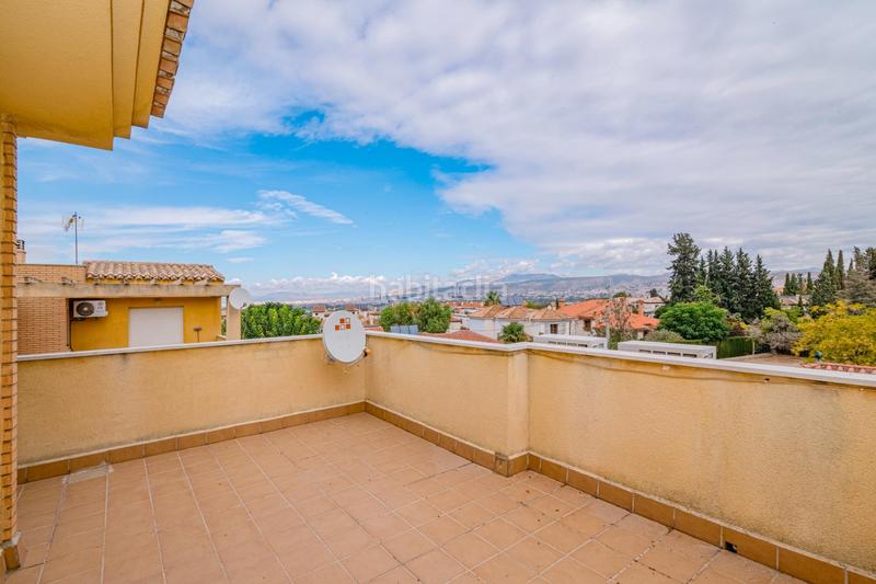 Foto 500f65dc-f14c-40bd-b3d0-e3537ff94ae9. Casa adosada bonita adosada en esquina en la zubia en Zubia (La)