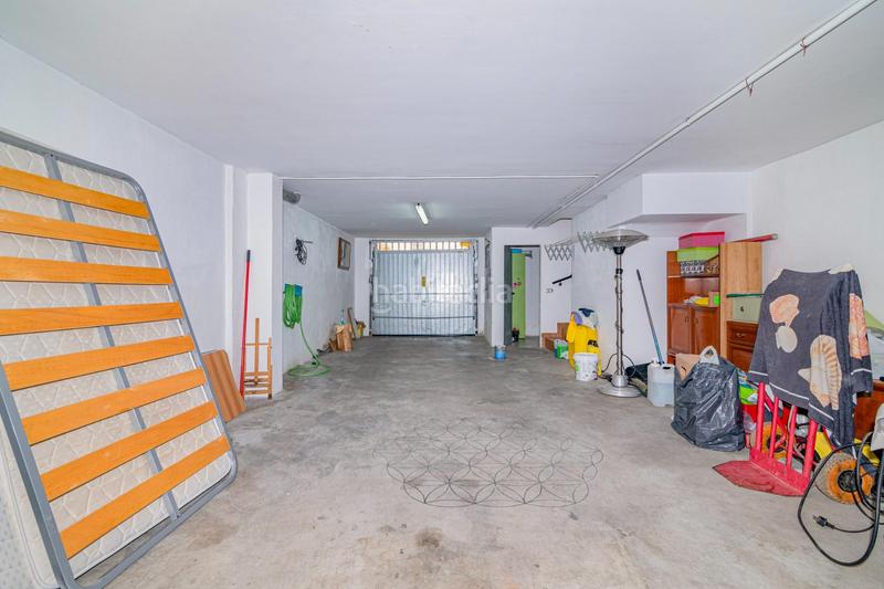 Foto 696d179f-1ebf-4b47-882c-1cc8979f4747. Casa adosada bonita adosada en esquina en la zubia en Zubia (La)