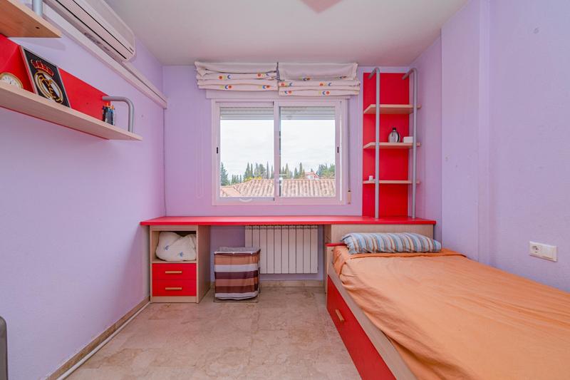 Foto a242e182-47f7-4d67-bb5a-fa5be8d37441. Casa adosada bonita adosada en esquina en la zubia en Zubia (La)