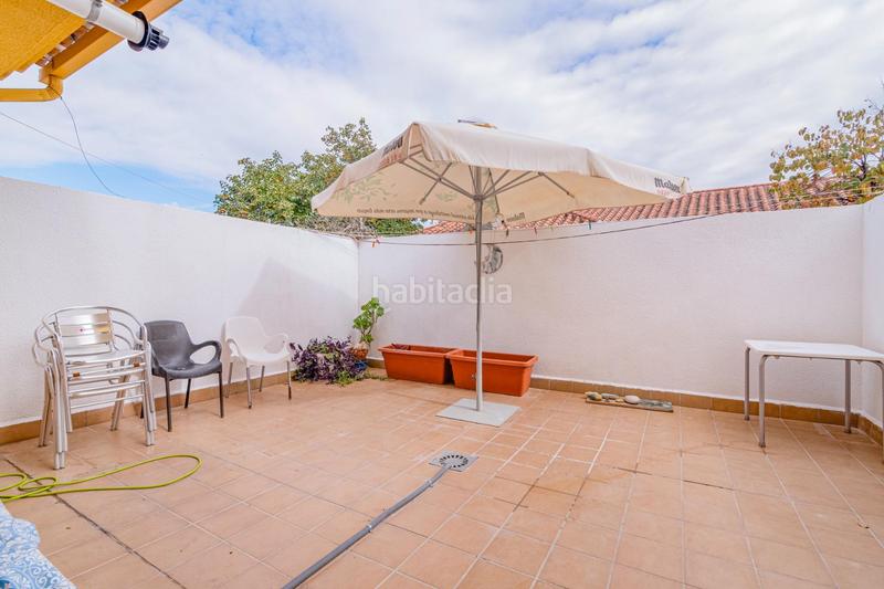 Foto b9ee44e0-c064-4adc-a2dd-0f5bb6a52680. Casa adosada bonita adosada en esquina en la zubia en Zubia (La)