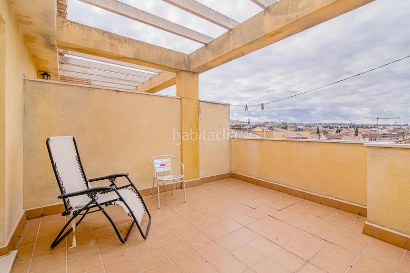 Foto bb7dcc5c-e75a-478f-8f62-a4e469a4af27. Casa adosada bonita adosada en esquina en la zubia en Zubia (La)