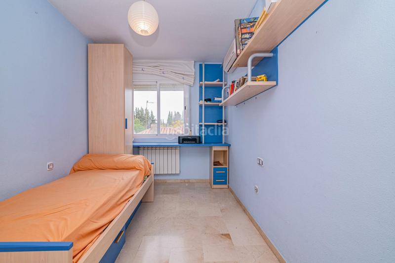 Foto cc6ed64b-d2ae-44a3-8ac8-ea81f99ab7a6. Casa adosada bonita adosada en esquina en la zubia en Zubia (La)